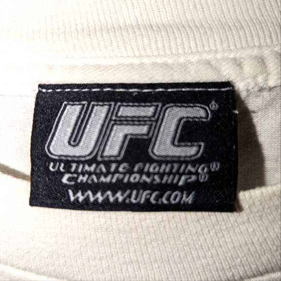 Vintage Y2K UFC 'Ultimate Fight Championships' Essential Tshirt - Picture 3 of 3